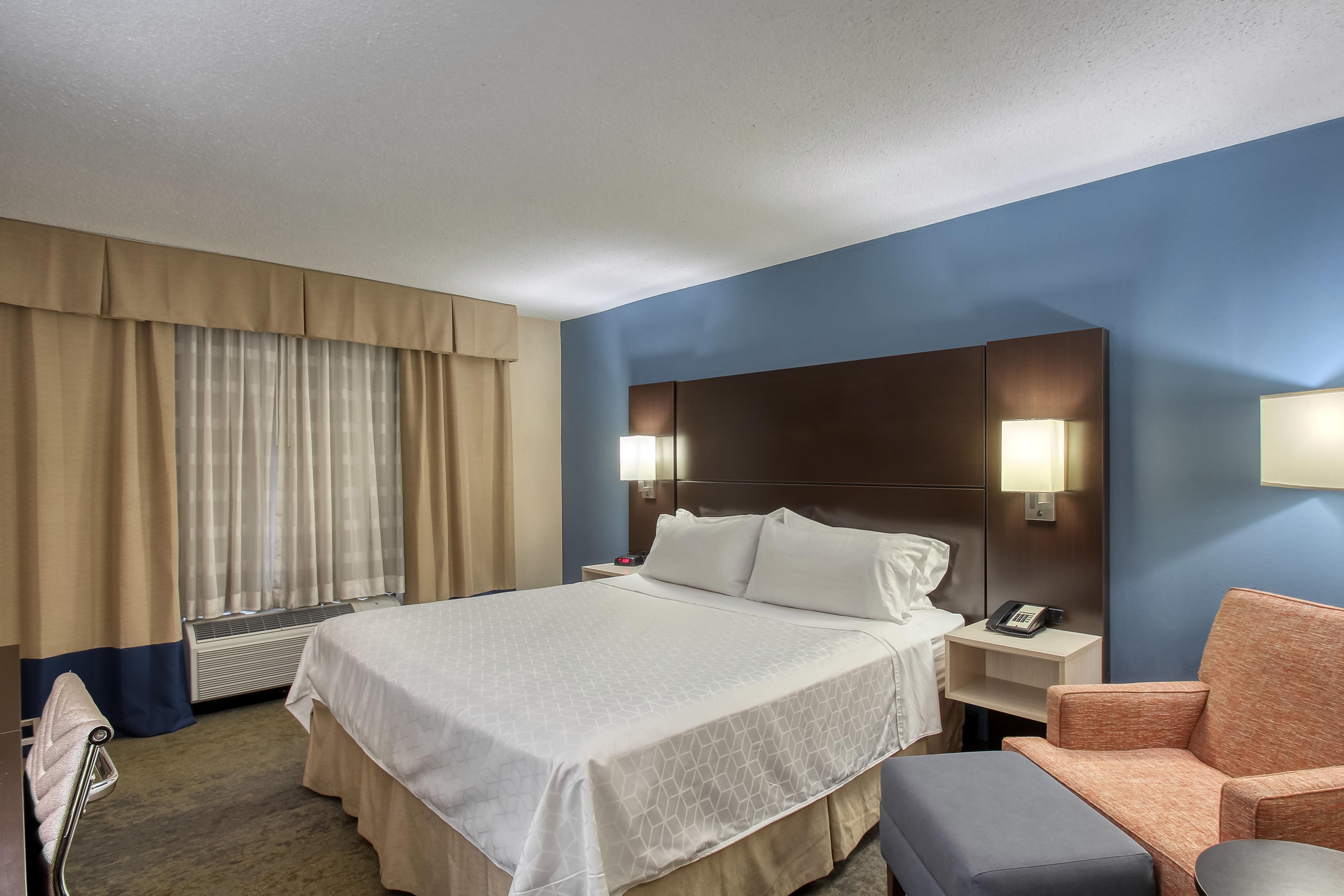 Holiday Inn & Suites Atlanta Airport North, An Ihg Hotel Exterior photo